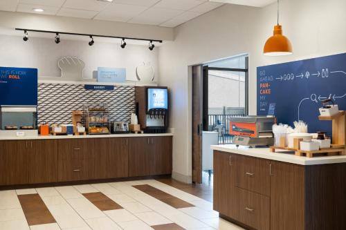 holiday inn express and suites tampa east ybor city