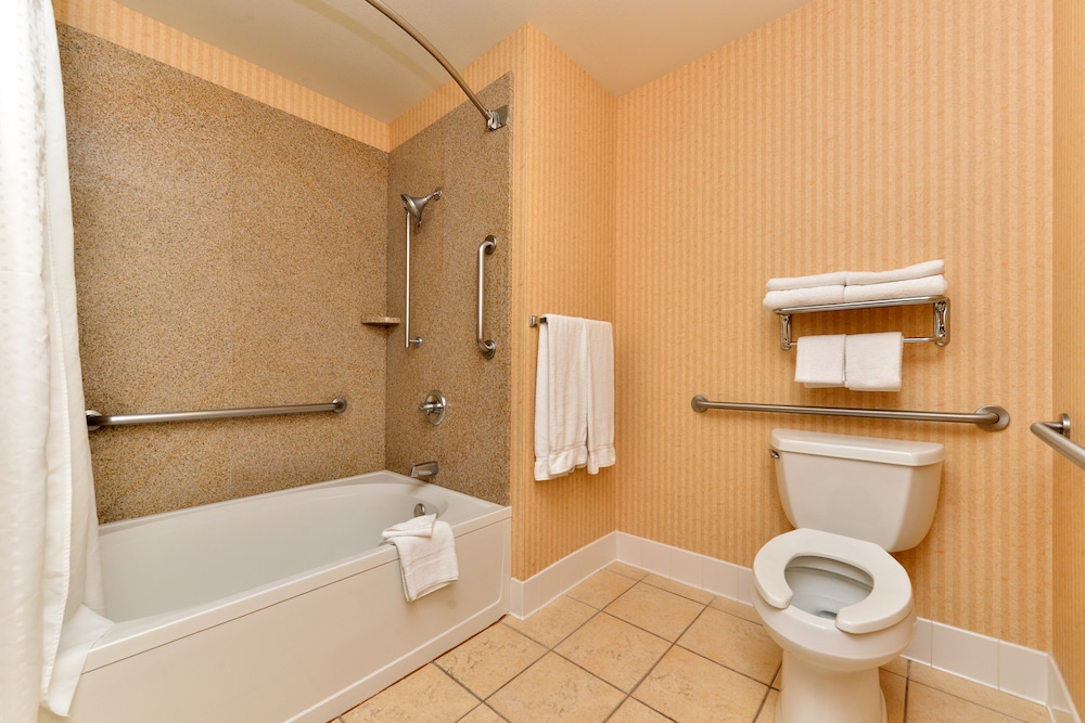 holiday inn express and suites elk grove central