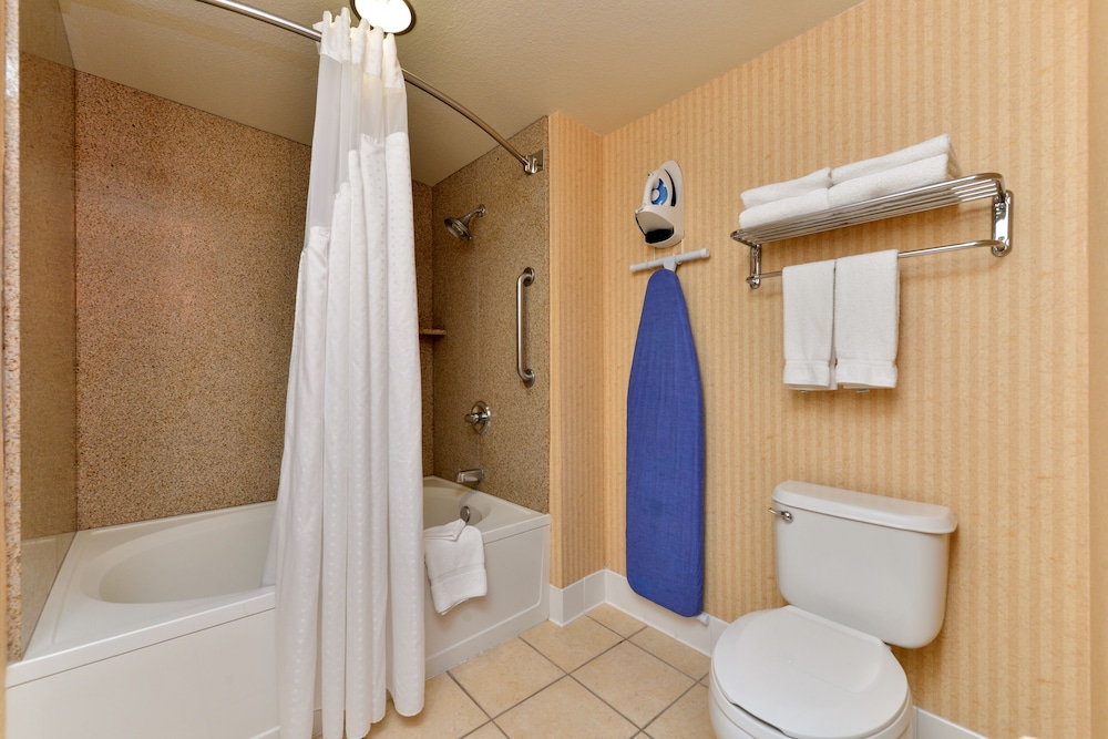 holiday inn express and suites elk grove central