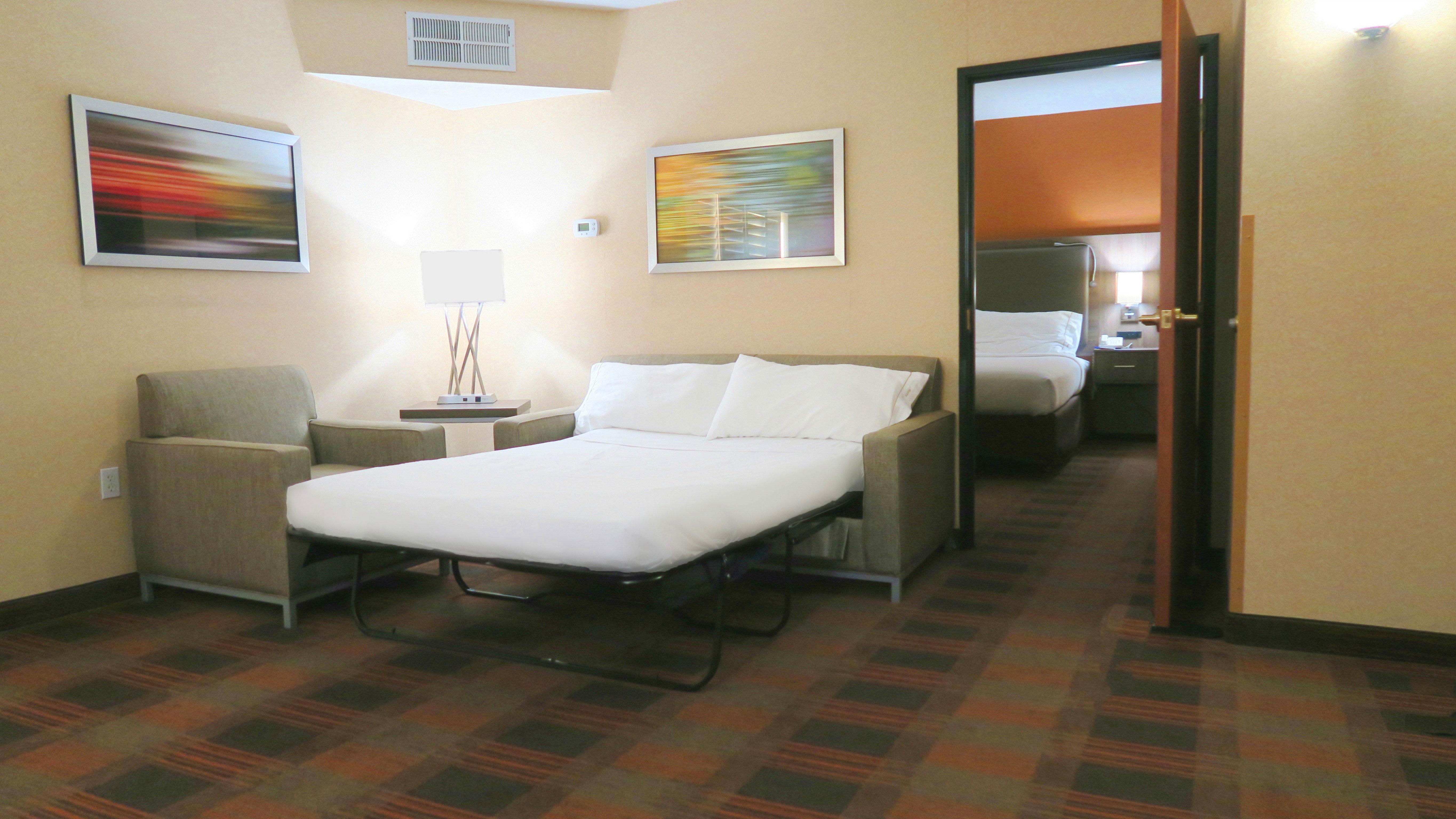 holiday inn express and suites elk grove central