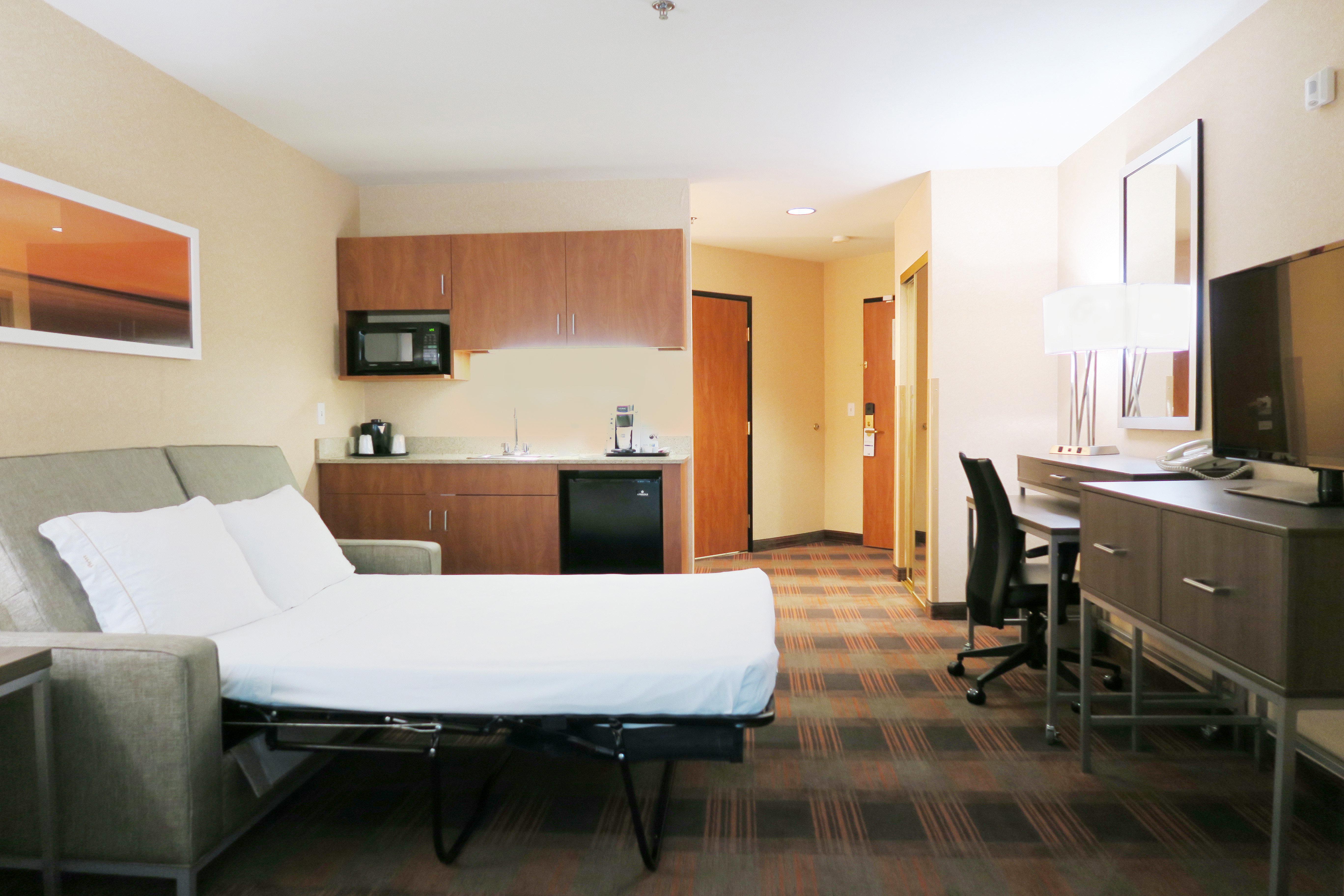 holiday inn express and suites elk grove central