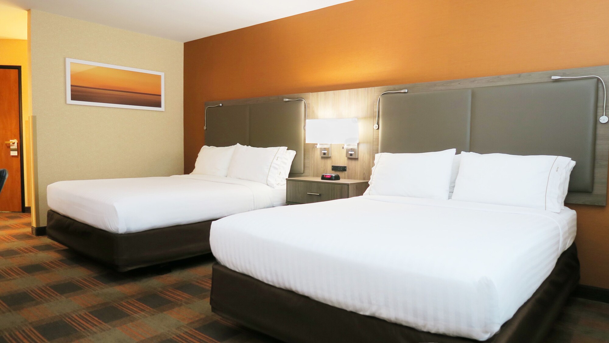holiday inn express and suites elk grove central