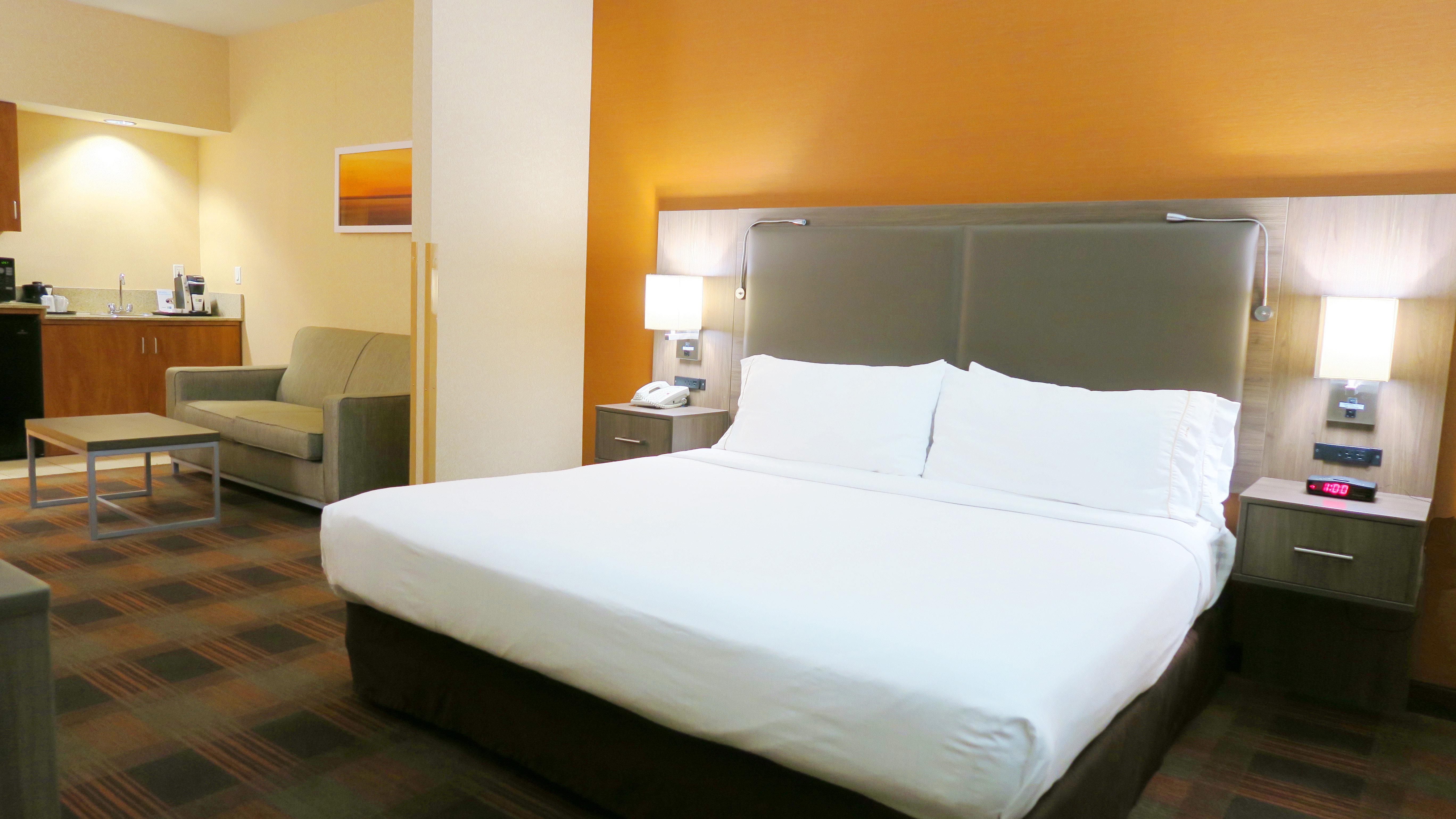 holiday inn express and suites elk grove central