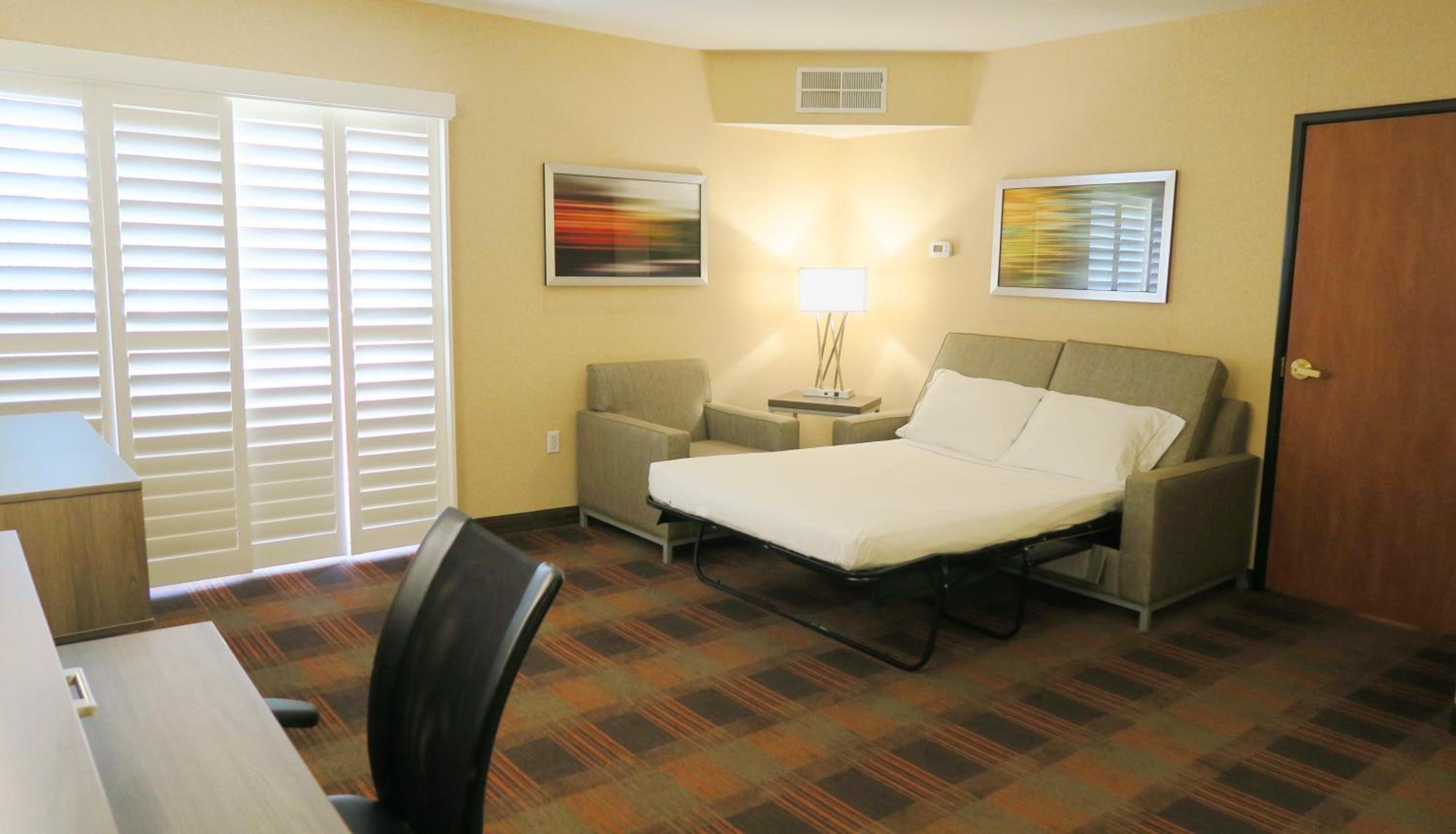 holiday inn express and suites elk grove central