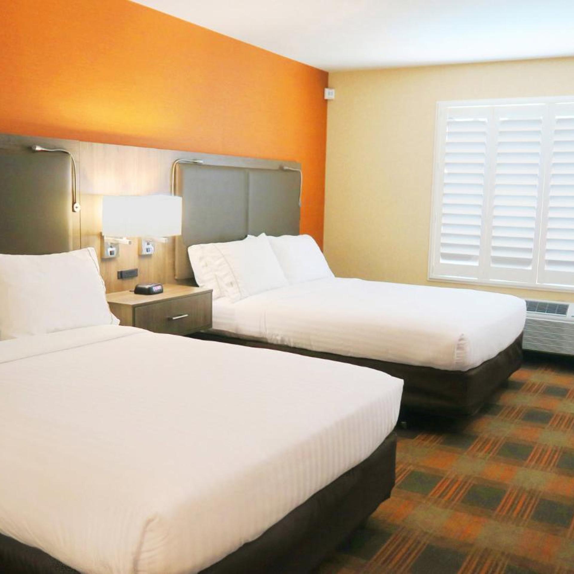 holiday inn express and suites elk grove central