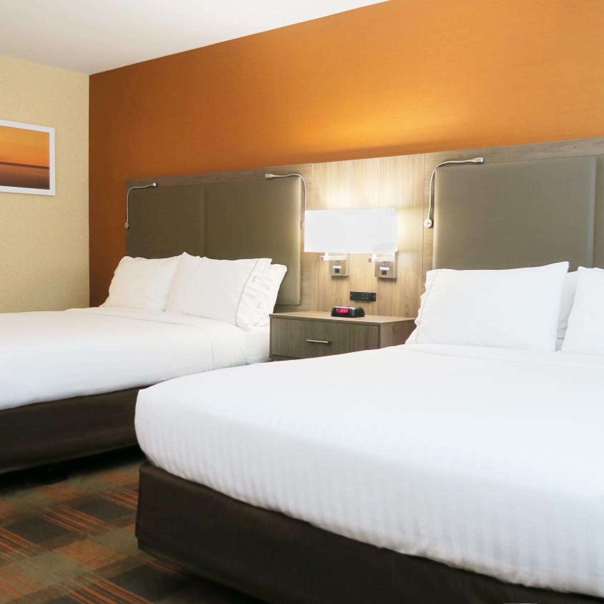 holiday inn express and suites elk grove central
