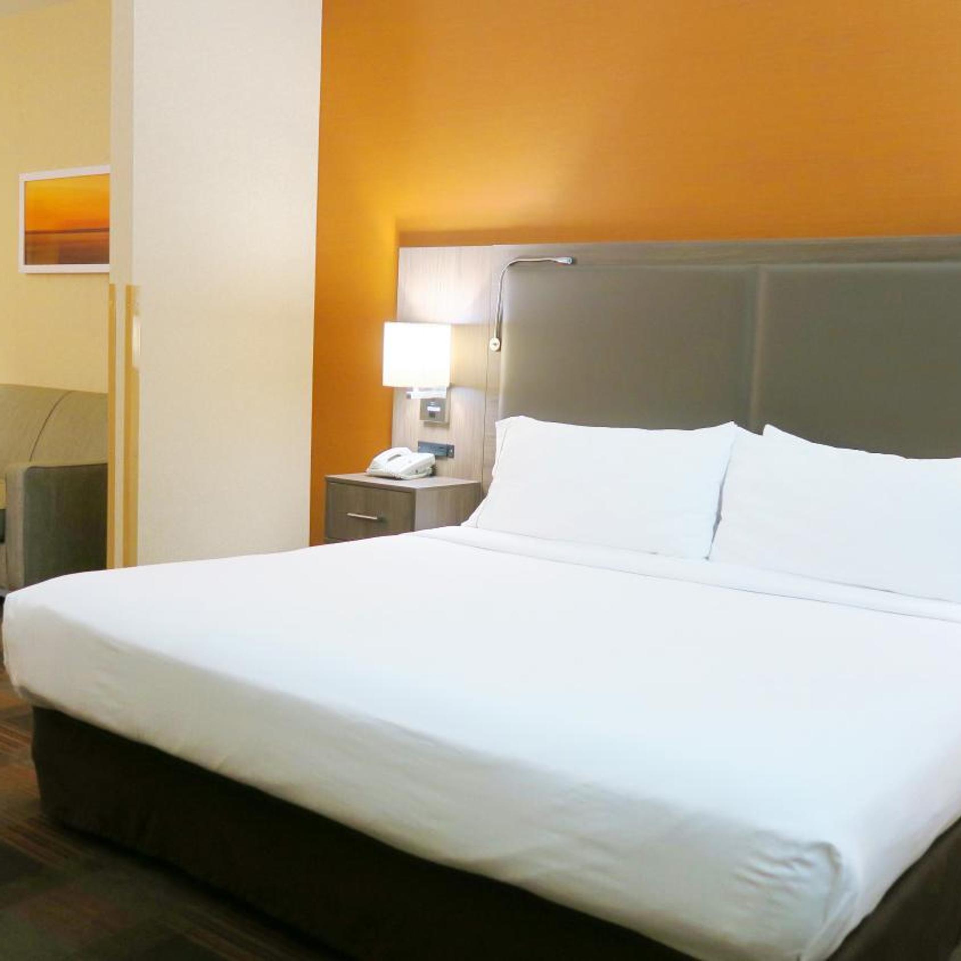 holiday inn express and suites elk grove central