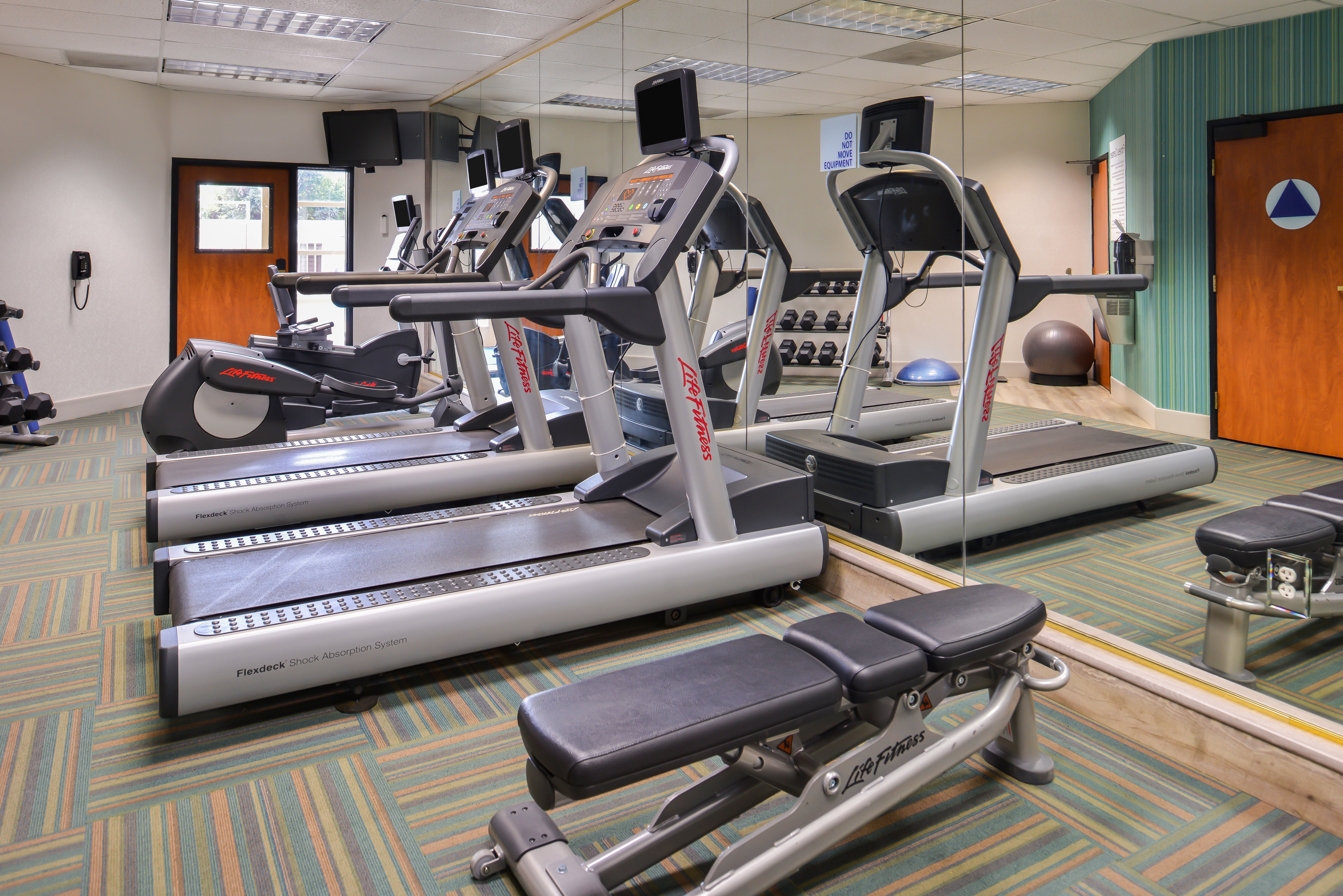 holiday inn express and suites elk grove central