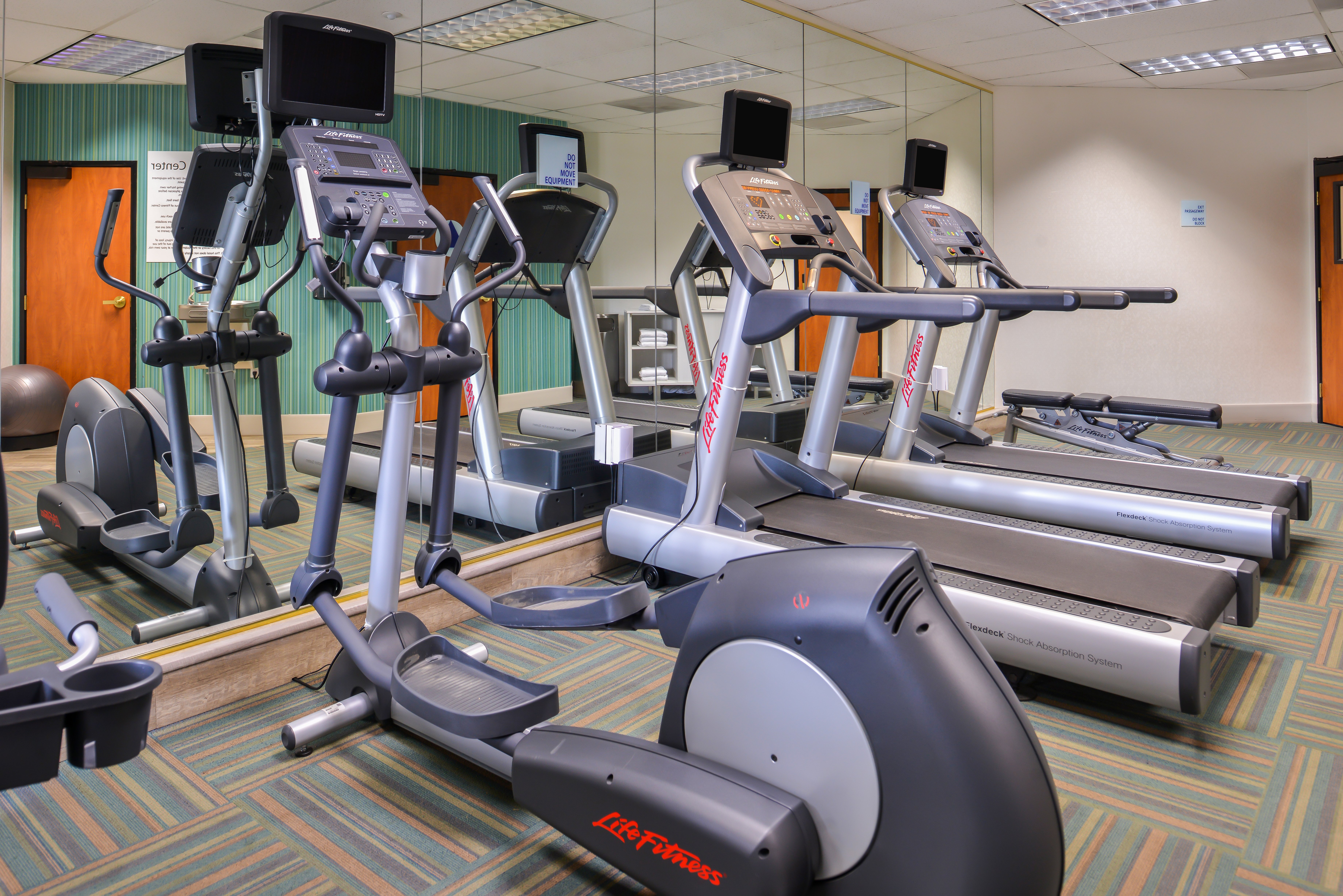 holiday inn express and suites elk grove central