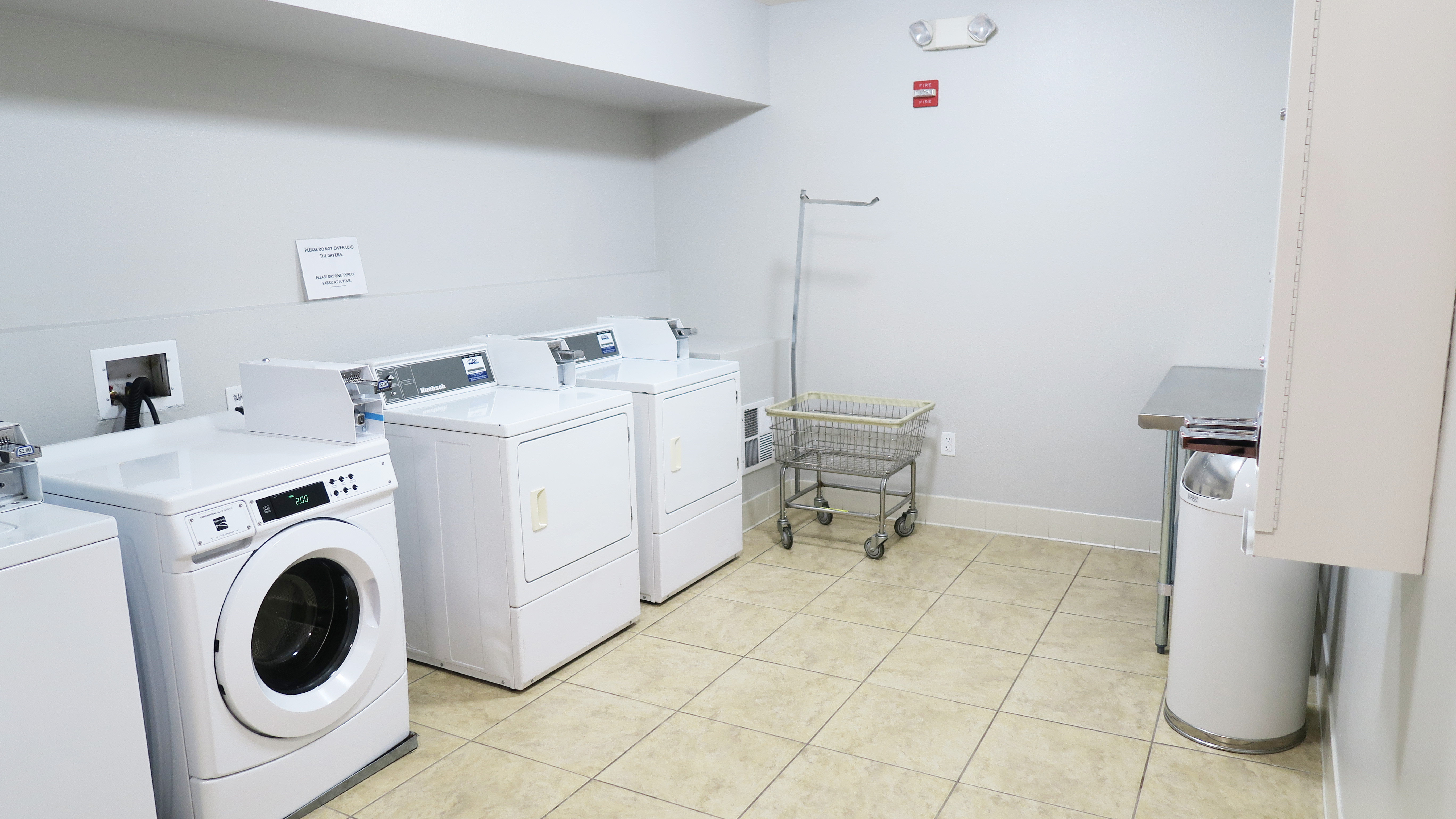 holiday inn express and suites elk grove central