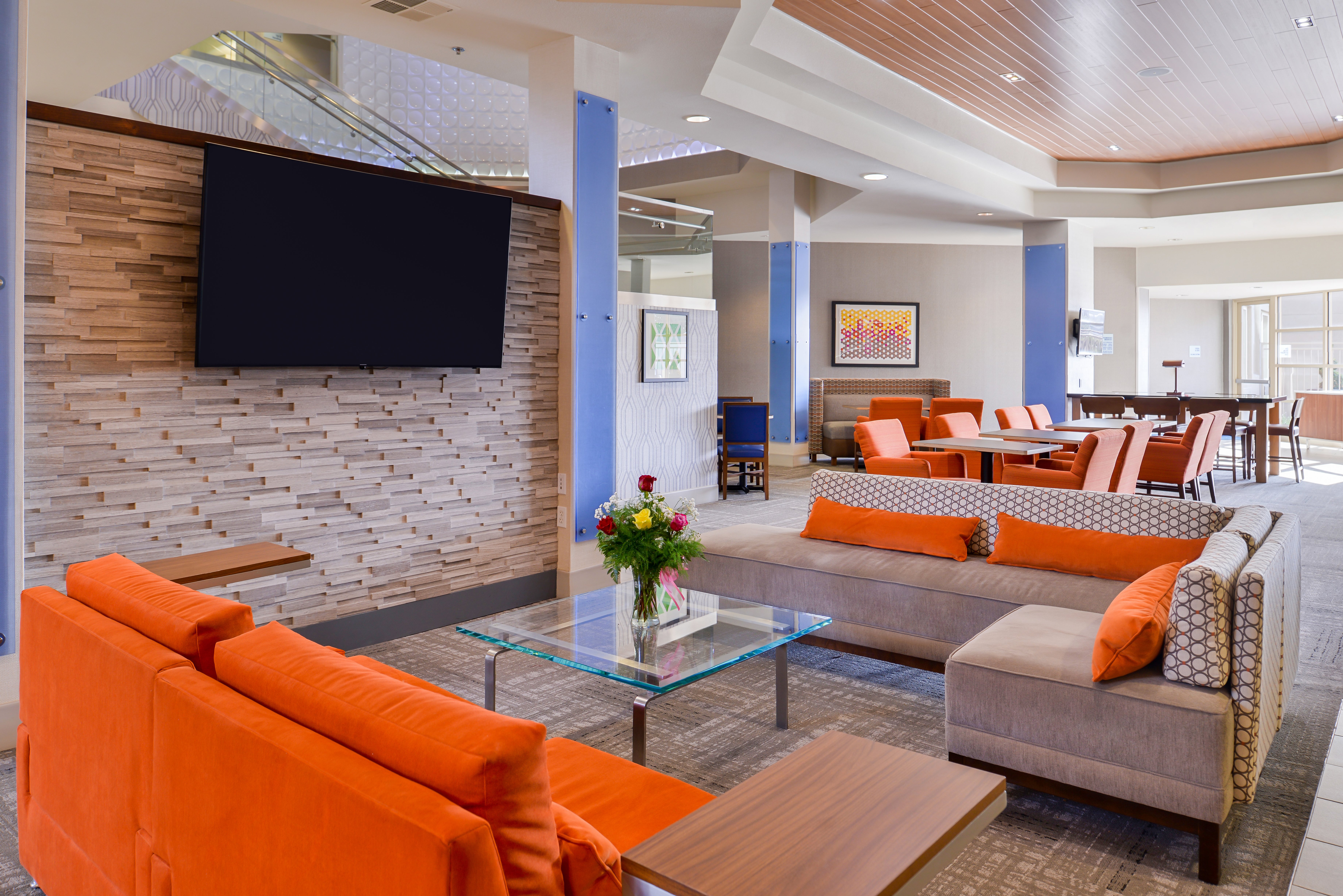 holiday inn express and suites elk grove central