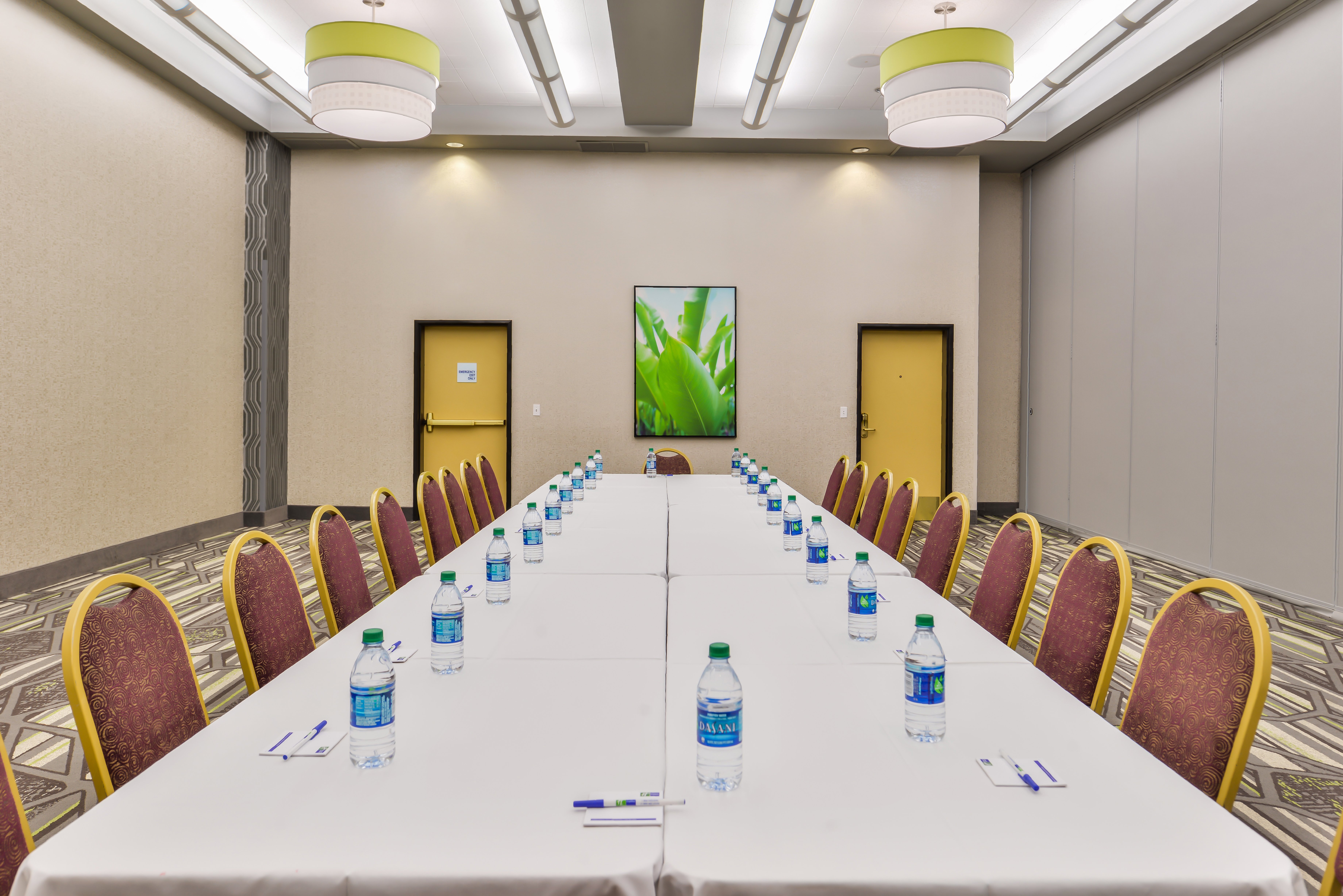 holiday inn express and suites elk grove central