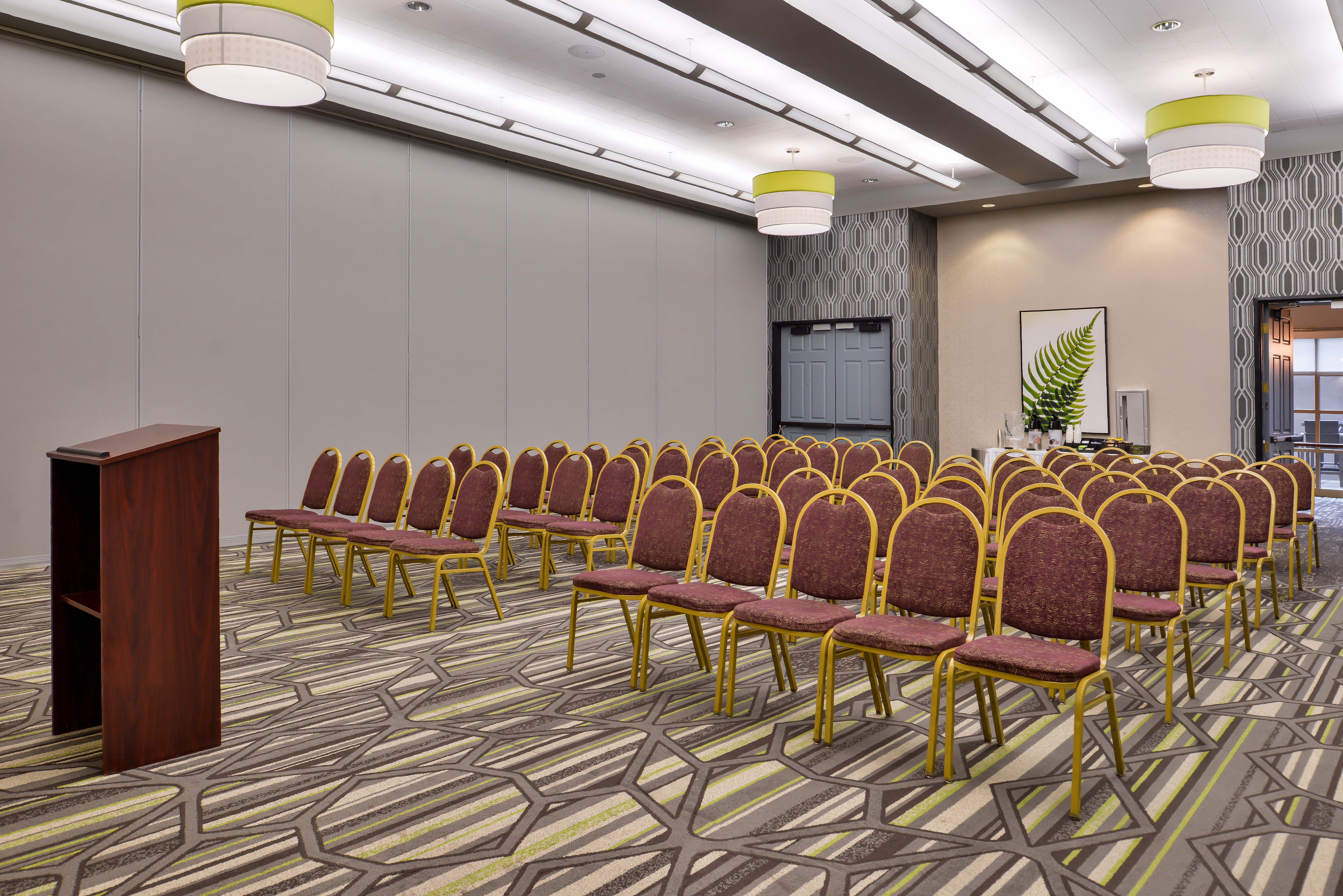 holiday inn express and suites elk grove central