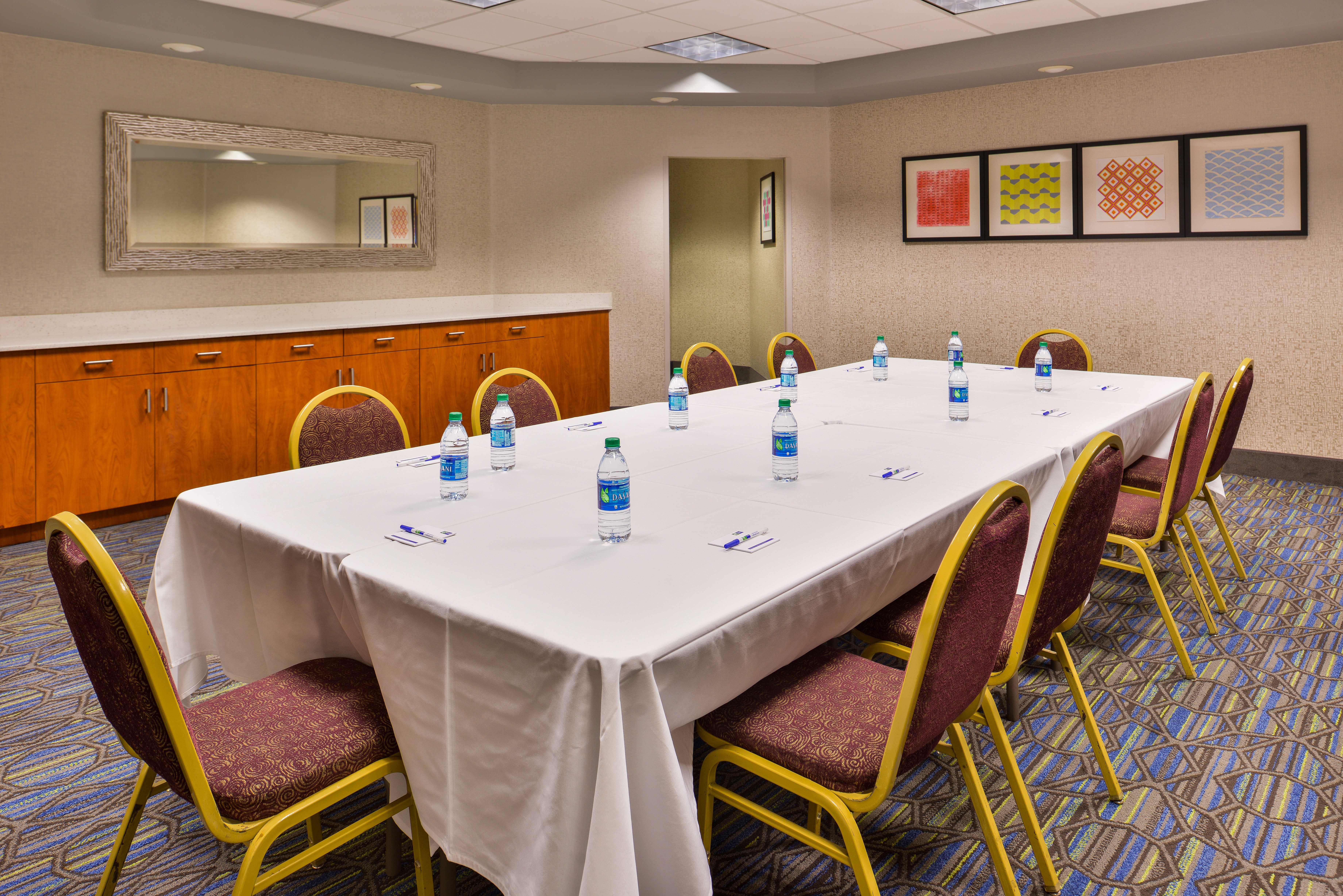 holiday inn express and suites elk grove central