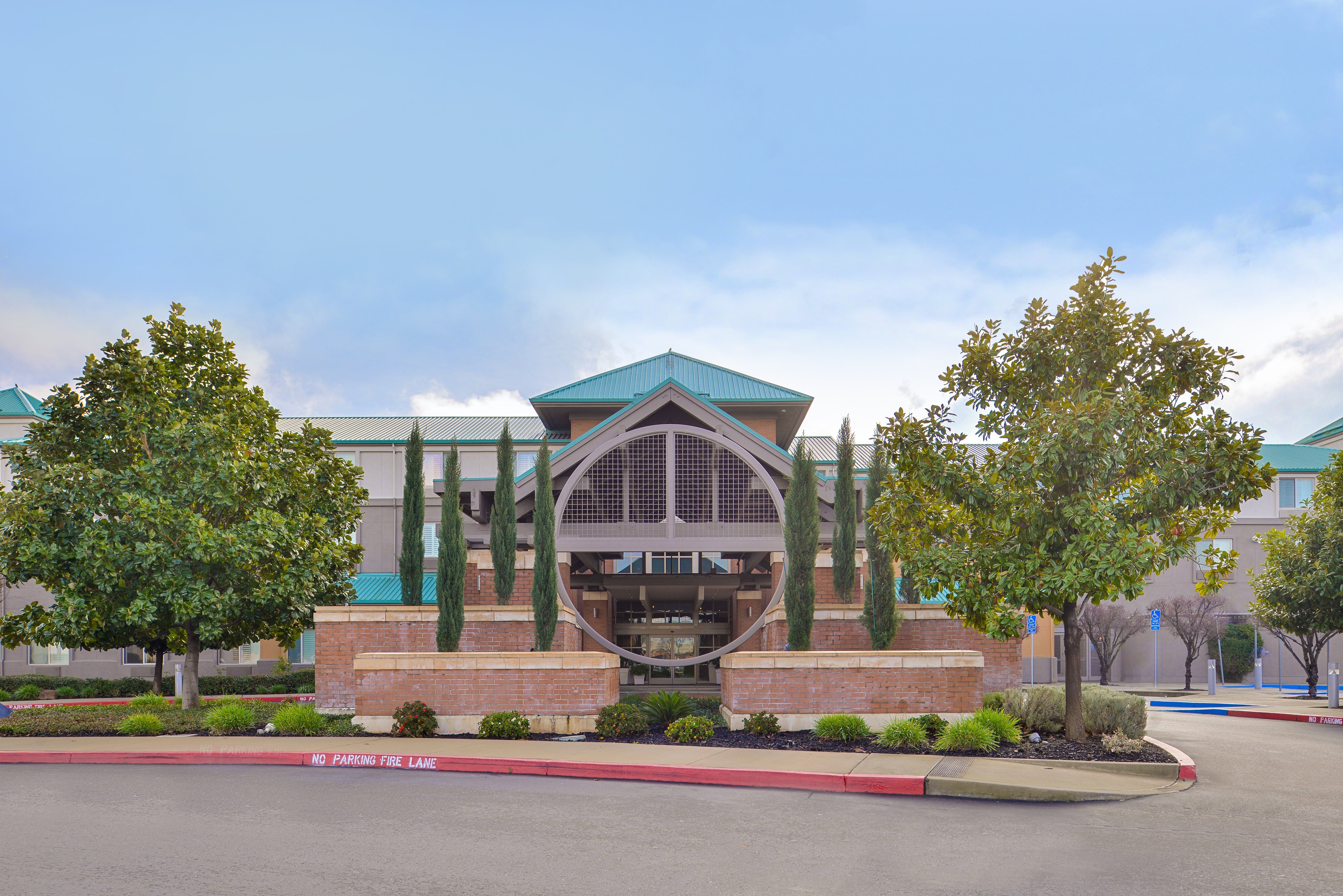 holiday inn express and suites elk grove central