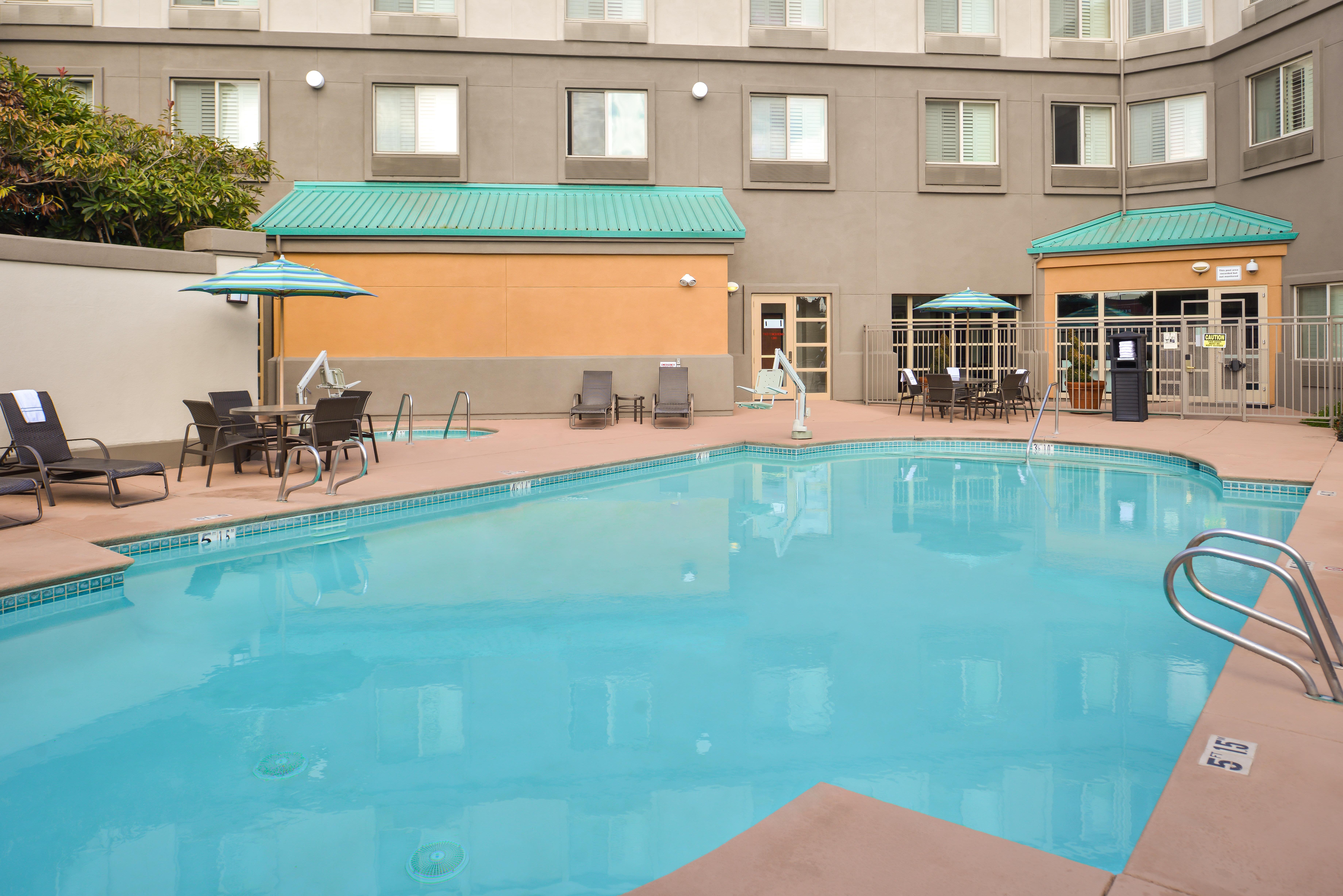 holiday inn express and suites elk grove central