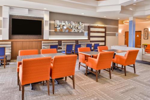 holiday inn express and suites elk grove central