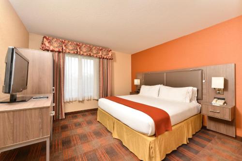 holiday inn express and suites elk grove central