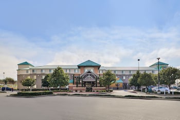 Holiday Inn Express & Suites Elk Grove Central,Near Laguna Pointe Business Park,3 star