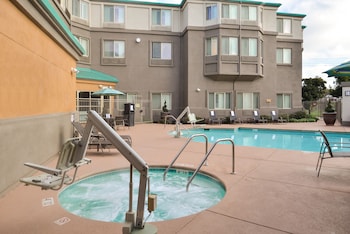Holiday Inn Express & Suites Elk Grove Central,Near Laguna Pointe Business Park,3 star