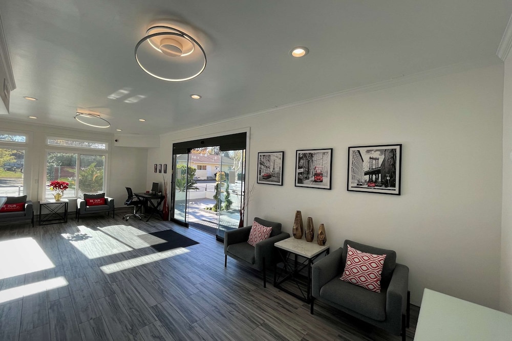 aggie inn ascend hotel collection