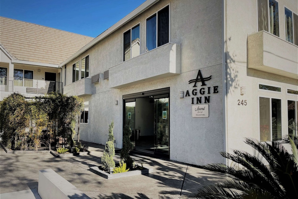 aggie inn ascend hotel collection