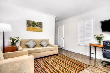 aggie inn ascend hotel collection