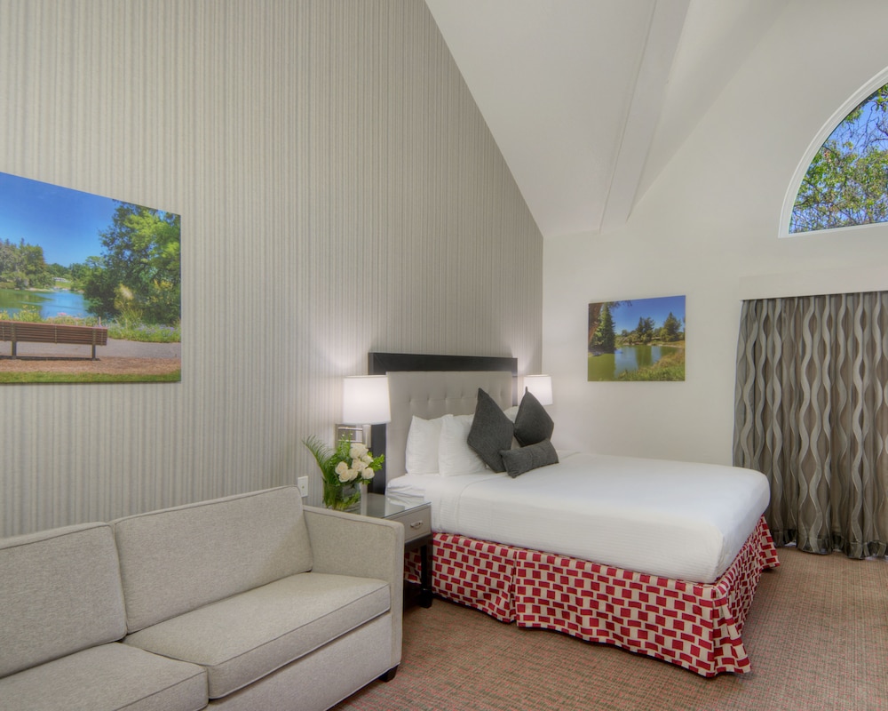 aggie inn ascend hotel collection