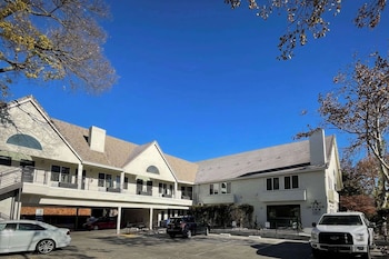 aggie inn ascend hotel collection