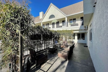 aggie inn ascend hotel collection