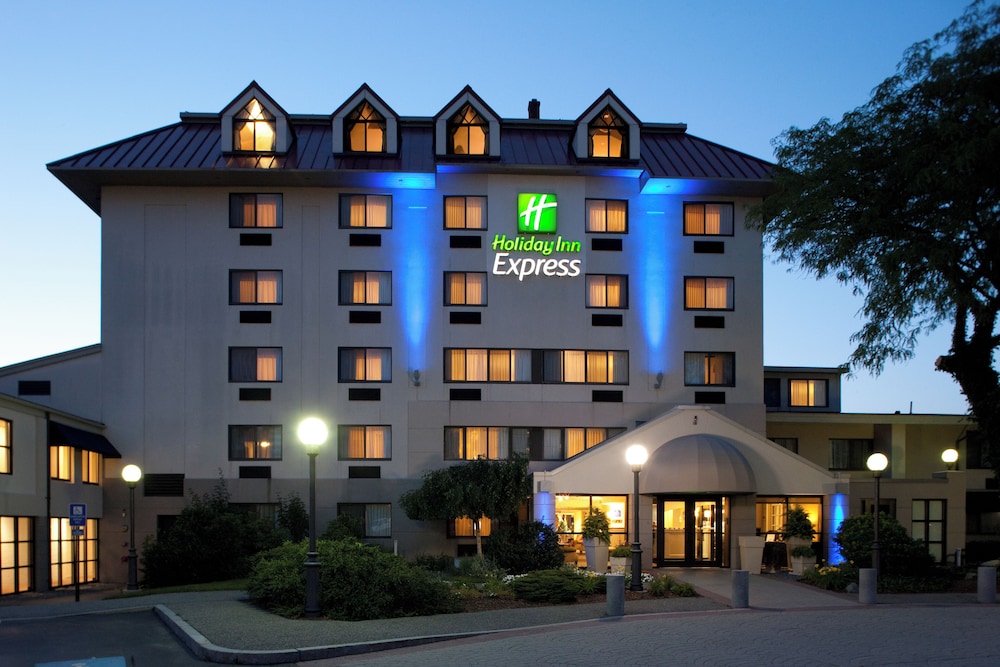 holiday inn express boston waltham by ihg