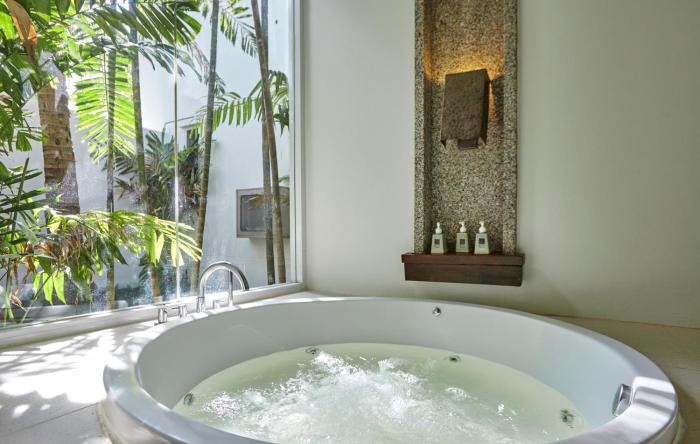 veranda pool villa