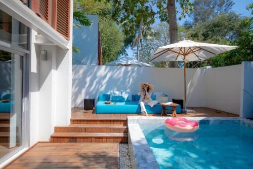 veranda pool villa