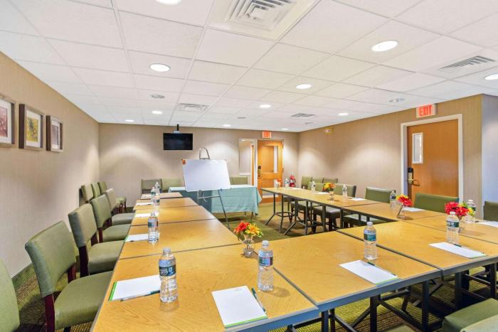 la quinta inn and suites by wyndham boston somerville