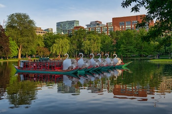 Courtyard By Marriott Boston Copley Square,Back Bay Station>>Back Bay,3 star