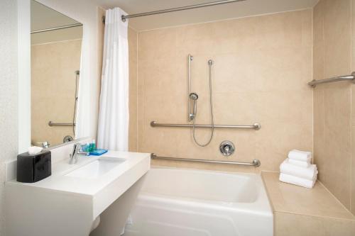 holiday inn express boston saugus by ihg