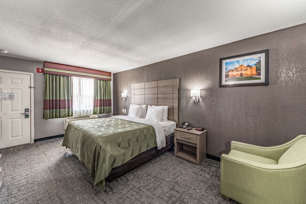 quality inn i 10 east near frost bank center