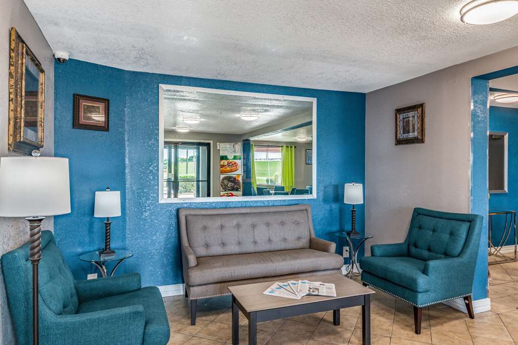 quality inn i 10 east near frost bank center