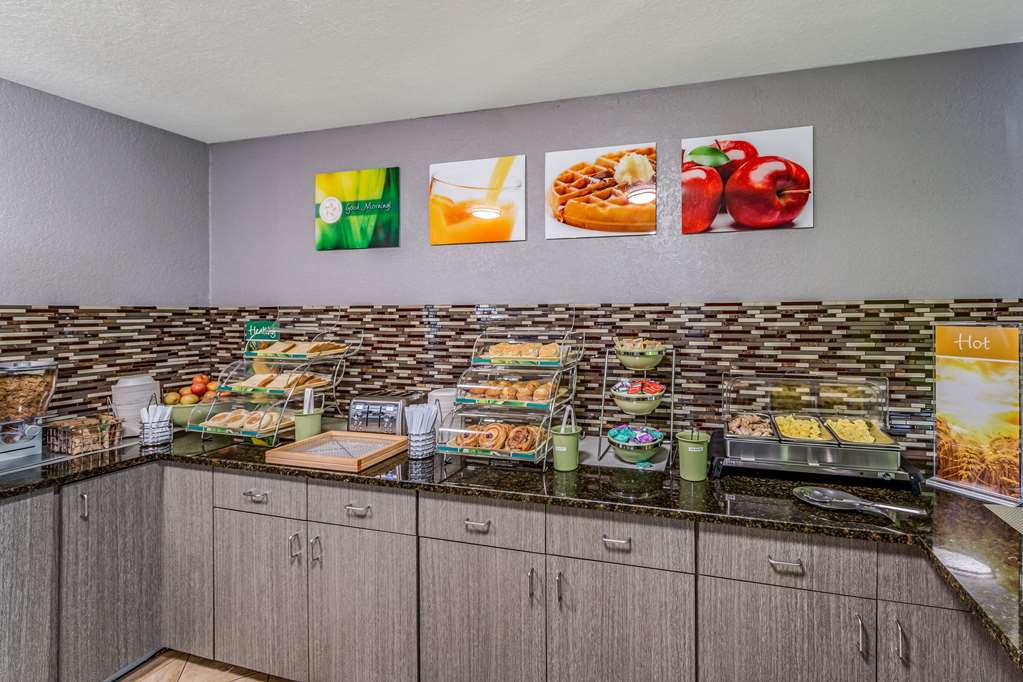 quality inn i 10 east near frost bank center