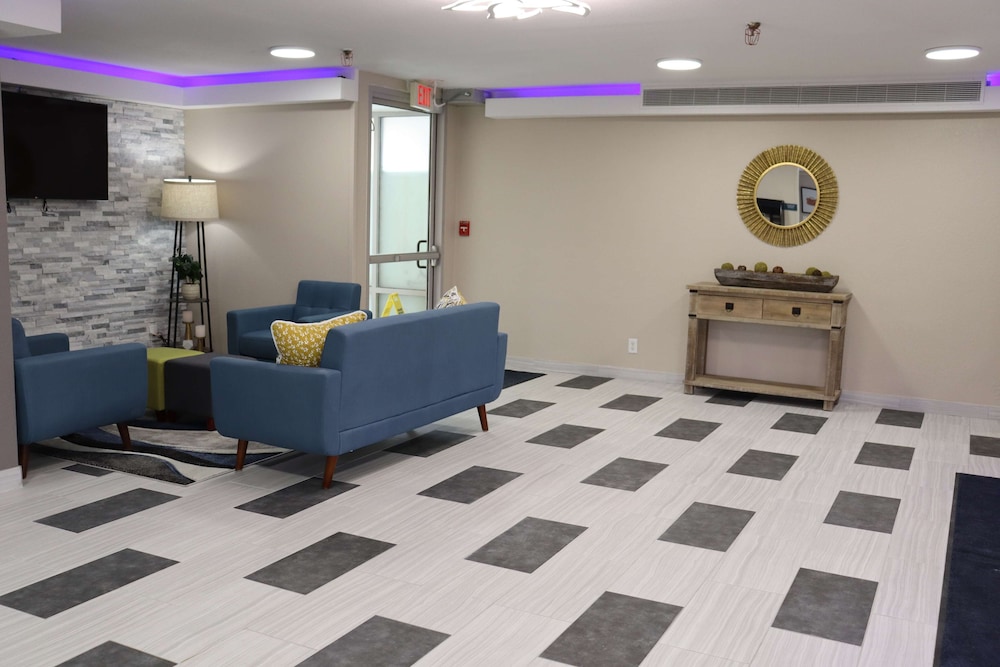 Econo Lodge,Near Magic Waters Water Park,2 star