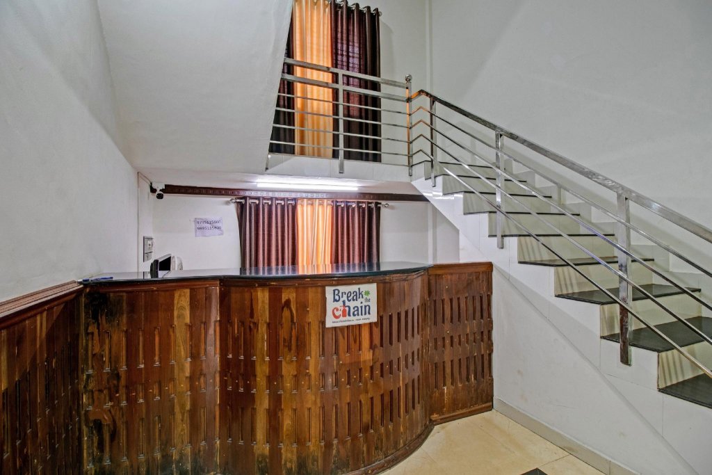 capital o 84184 pop tavern kazhakkottam