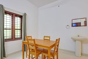 capital o 84184 pop tavern kazhakkottam