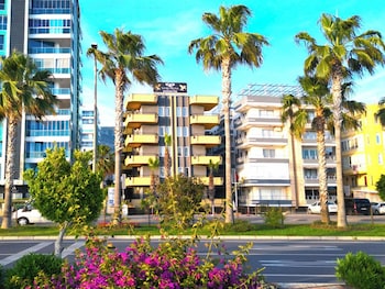 gold twins relax beach hotel