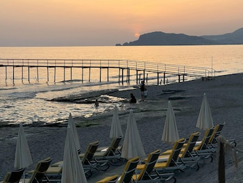 gold twins relax beach hotel