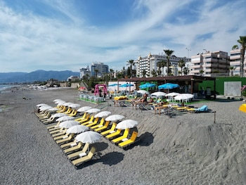 gold twins relax beach hotel