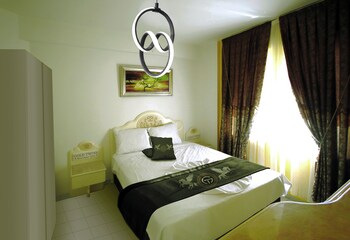 gold twins relax beach hotel