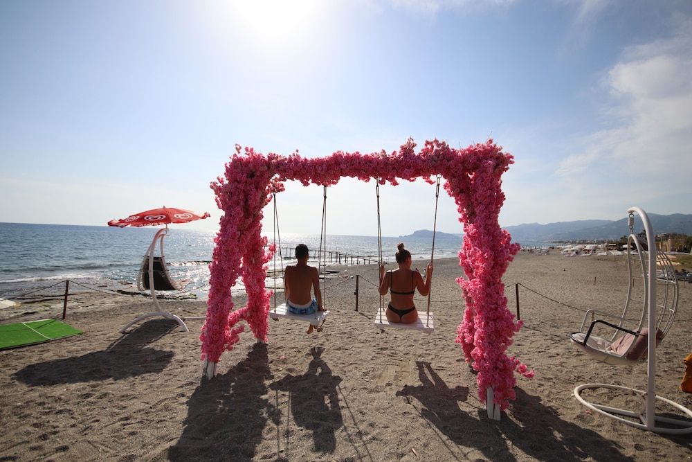 gold twins relax beach hotel