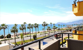 gold twins relax beach hotel