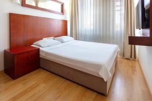 pelit troya hotel