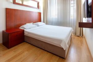 pelit troya hotel